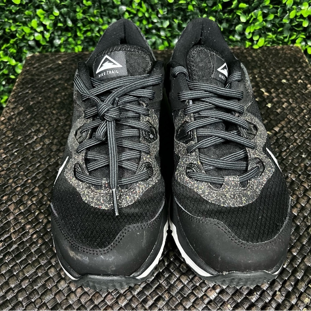 NIKE | Juniper Trail Sneakers - Picture 8 of 14